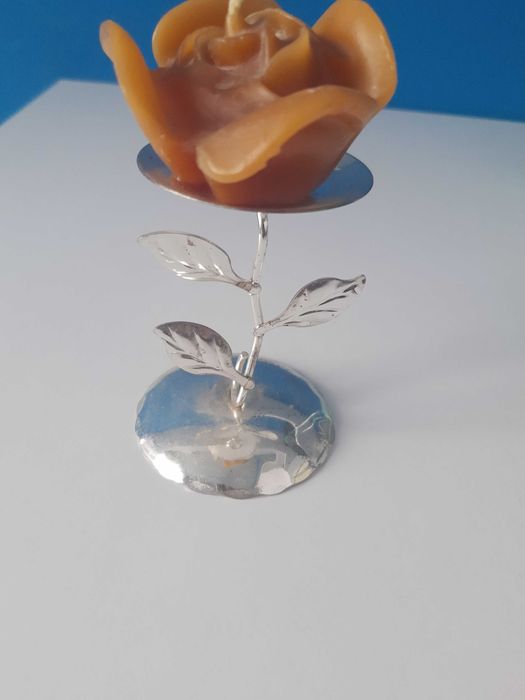 Świeczka róża, srebrny świecznik