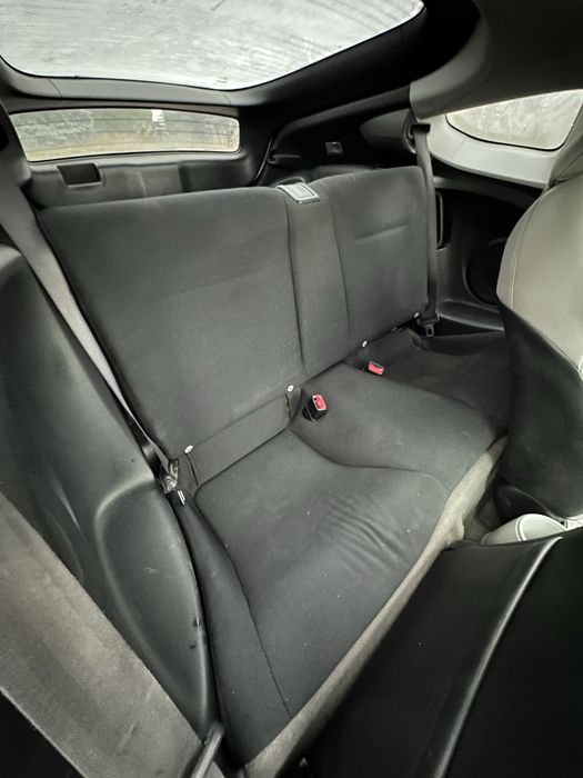 Продам Honda CR-Z 1.5 бензин/гидрид 2010 механика