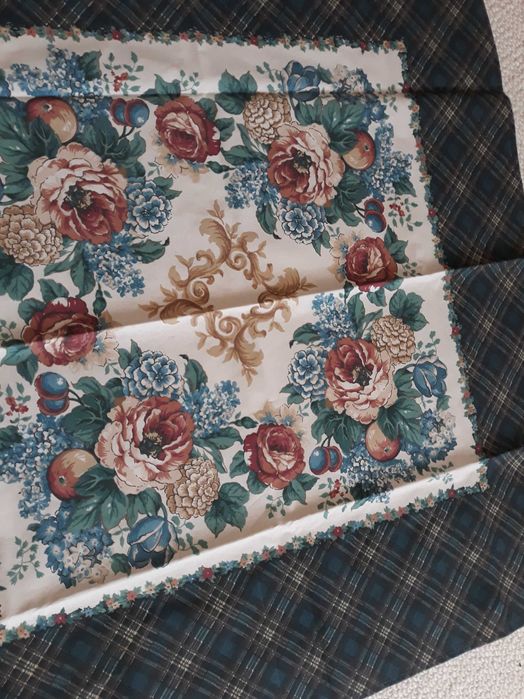 obrus w róże retro 70 x 77 cm