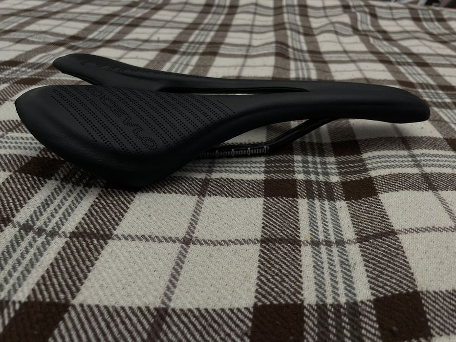 Продам шоссейное карбоновое седло KOCEVLO
