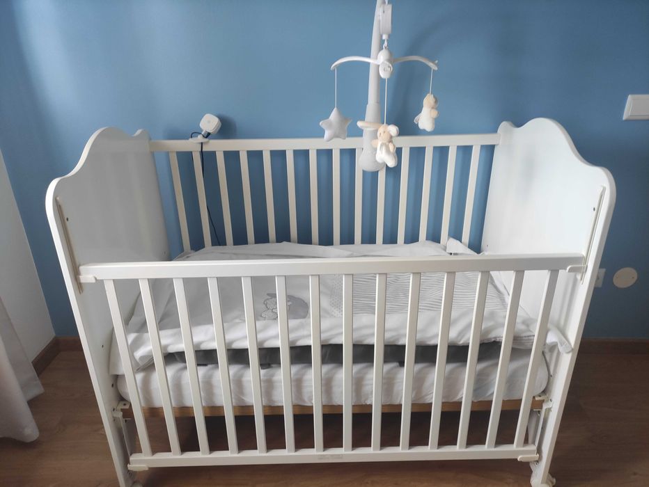 Berço TRAMA c colchão e outros