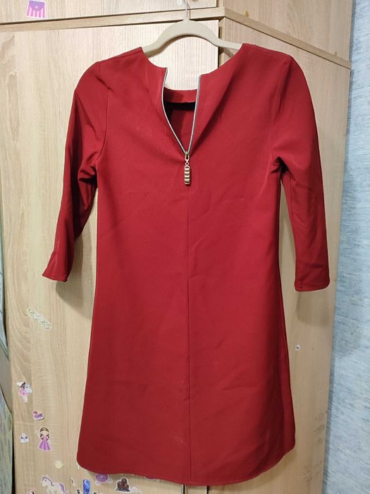 Червона сукня трапеція