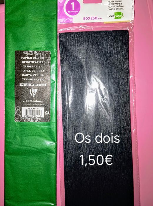 Vários artigos de papelaria e artesanato.