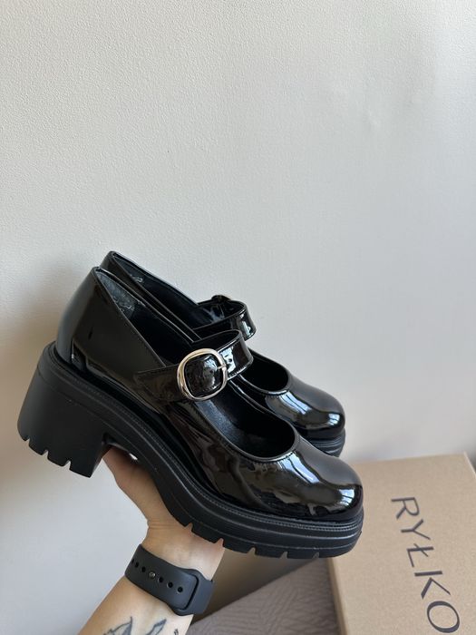 Lakierowane buty Ryłko 37