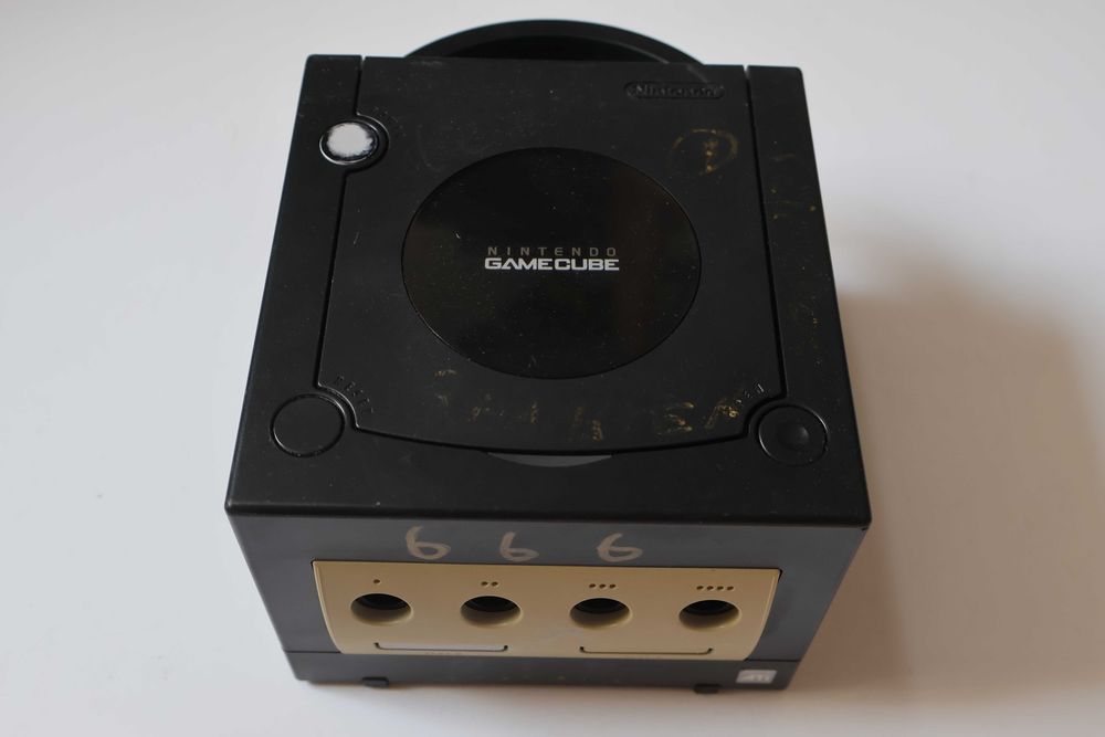 Oryginalna Konsola Nintendo GameCube model DOL-001(EUR) wersja PAL, Kolor Czarny, Sprawna, Stan Dobry