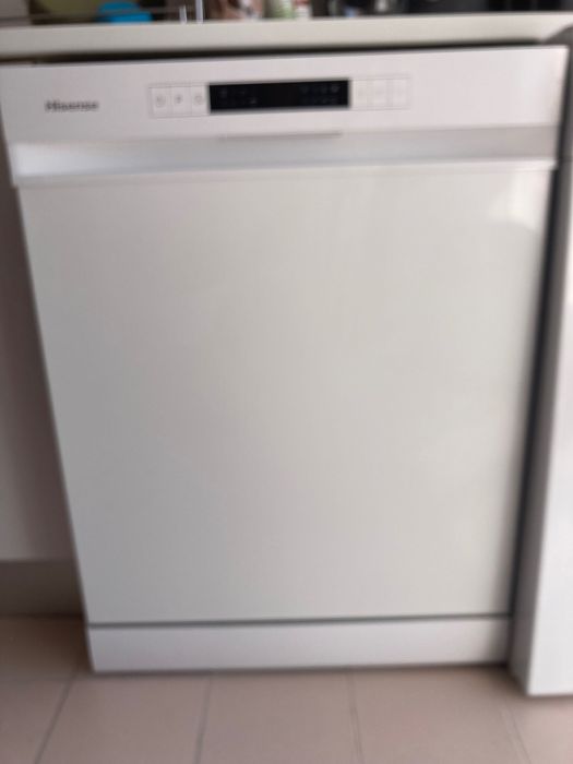 Máquina de lavar loiça Hisense HS622E10W - Como Nova (245 euros, negociável)