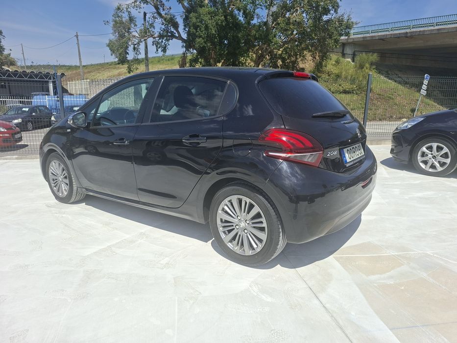 Peugeot 208 style 1.6hdi