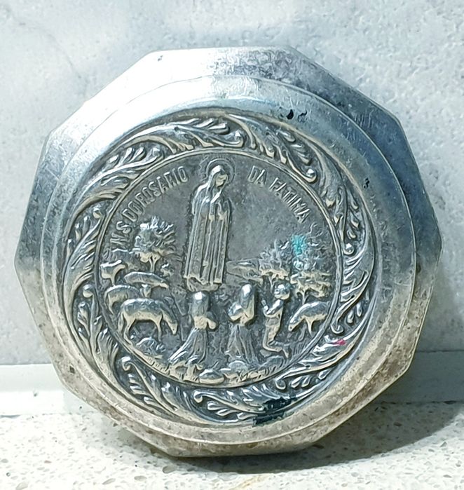 Antiga caixa para Rosário da N.S. de Fátima em casquinha