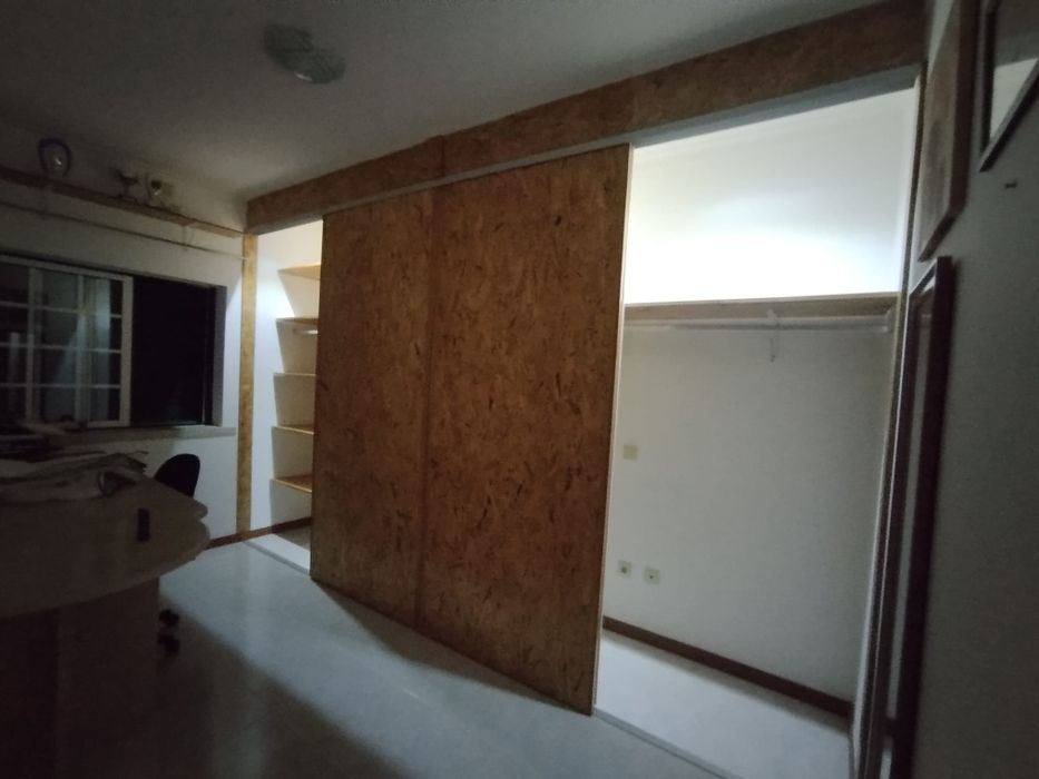 LER DESCRIÇÃO - Construção de roupeiro por medida