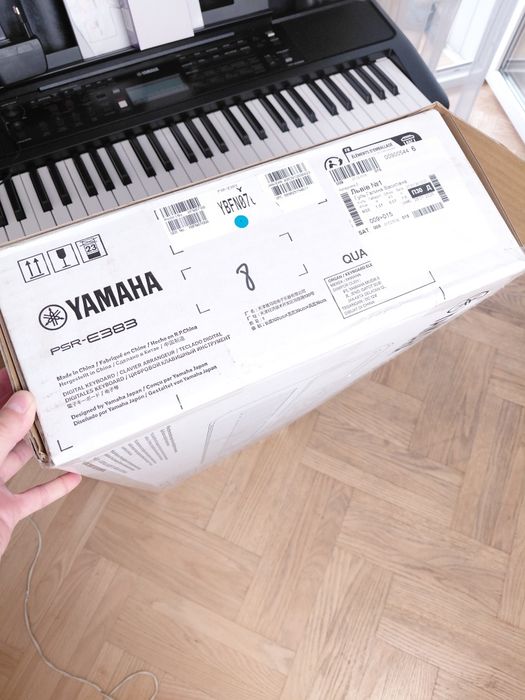 Синтезатор Yamaha PSR-E383 (Стан нового) + X-стійка, пюпітр, перехідник