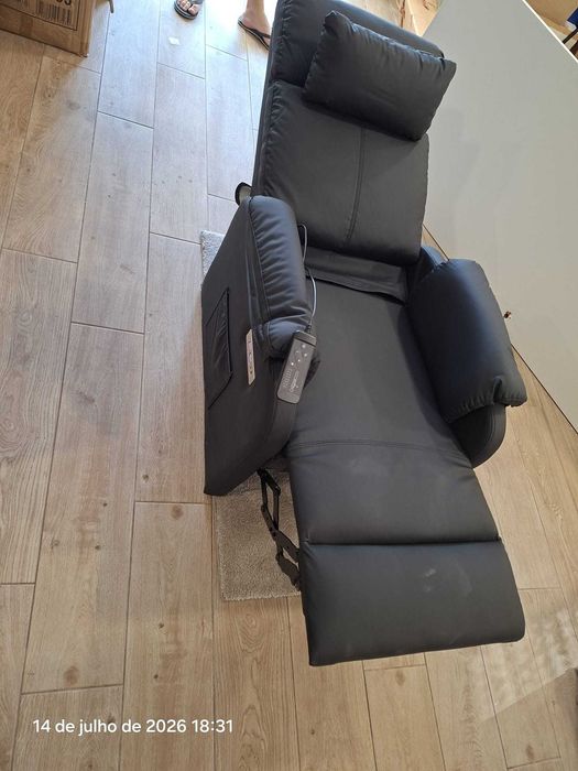VENDO 2(Duas) Poltronas Reclináveis Elétricas Pretas (Estado Novo)
