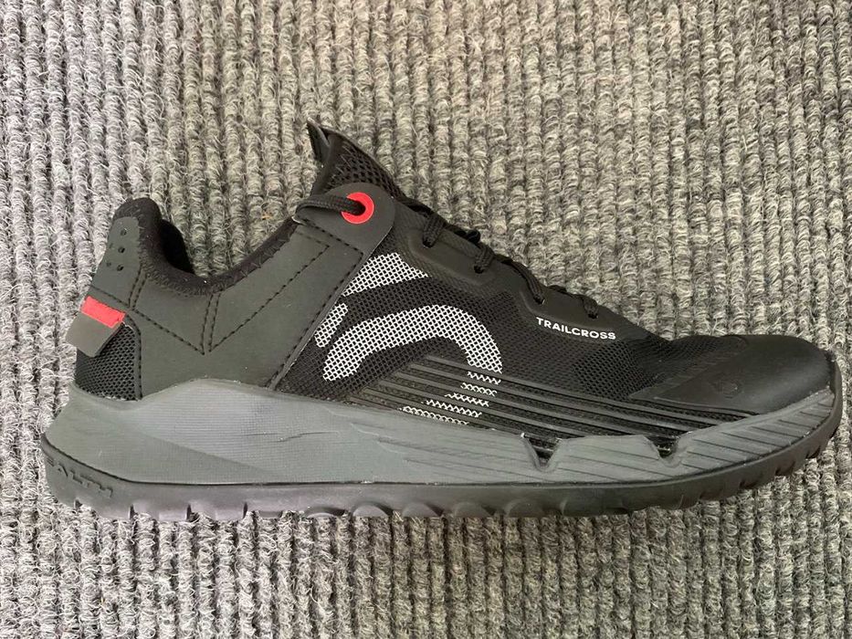 Кросовки adidas хайтопи кросівки  36