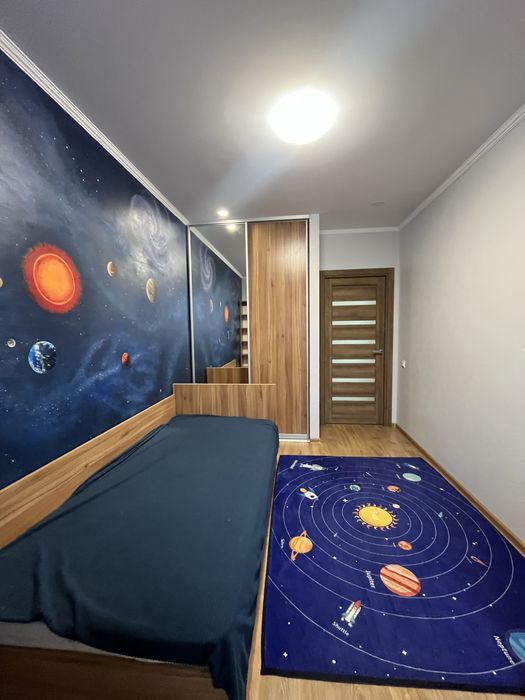 Продам трикімнатну квартиру. Буча.