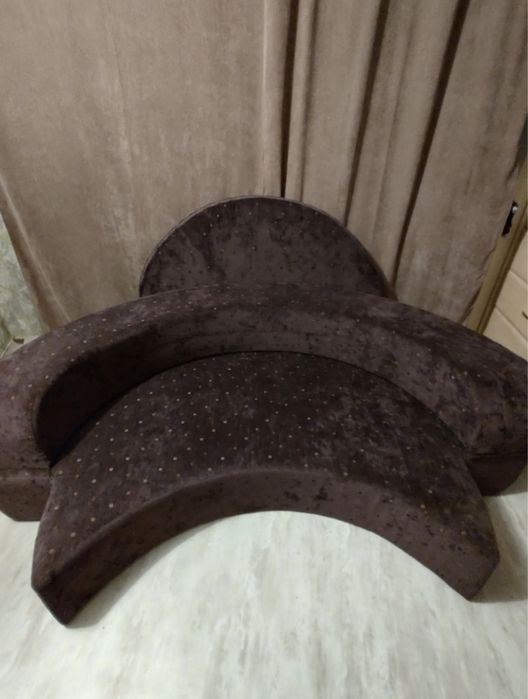 Ліжко, кровать, диван.