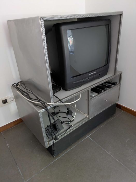 Móvel TV Inox com Rodas