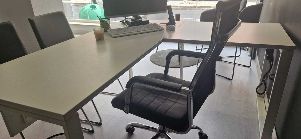 Secretária branca 120×80 e cadeiras