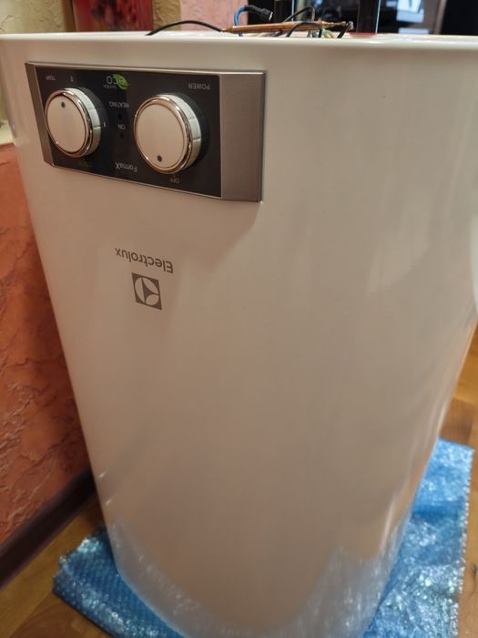 Водонагрівач на запчастини Electrolux EWH 80 Formax