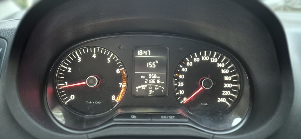 Piękne czerwone VW POLO