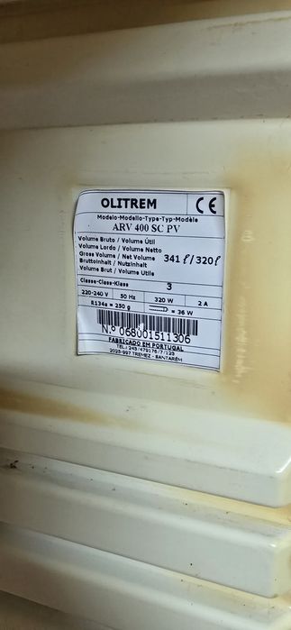 Arca frigorifica vertical a funcionar perfeitamente