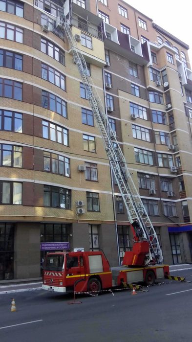 Аренда автовышки 17, 22, 30, 32 м. Услуги автовышки с электриком