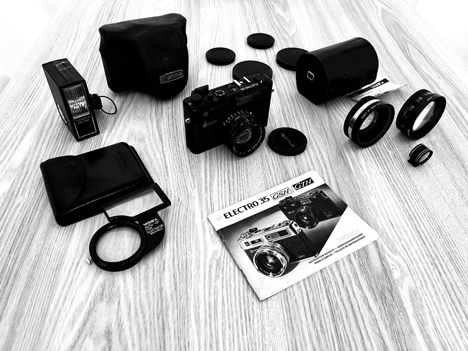 Yashica Electro 35 GTN /// Set completo com lentes Tele e Wide + External Viewfinder + Macro Adapter + Flash + Manual + Bolsas em Pele /// Como novo
