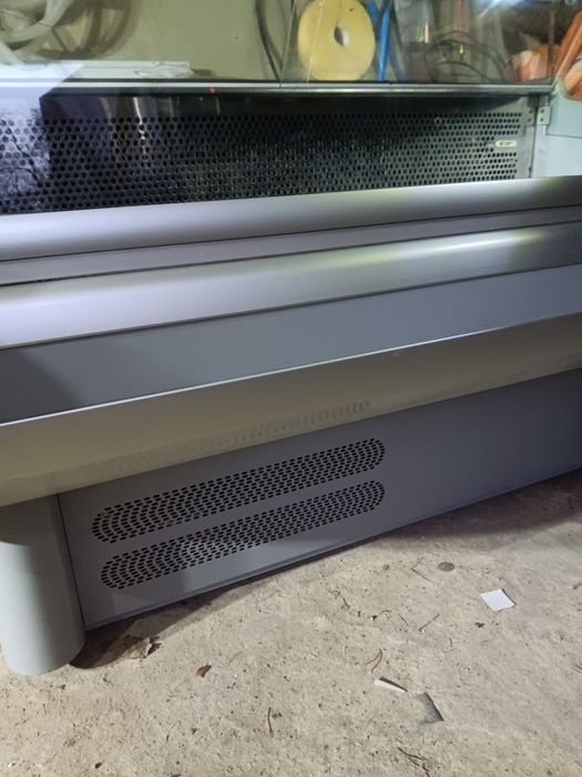 Lada chłodnicza sprawna.