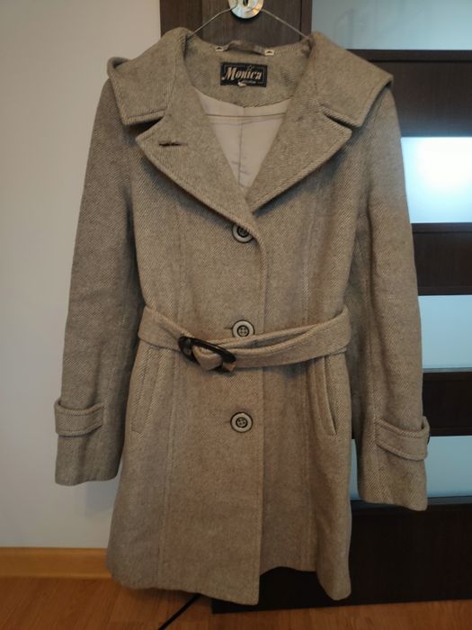 Zimowy płaszcz z kapturem r. 36