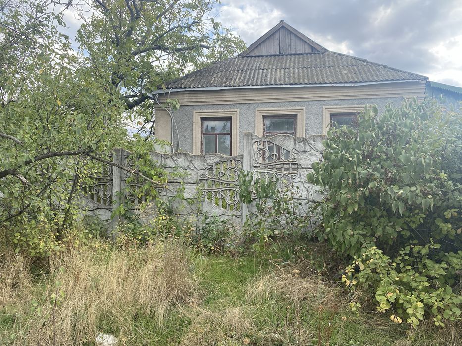 Дім з гарною площею землі