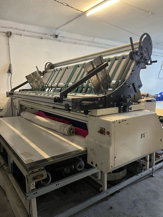 Mesa com carro automatico de estender