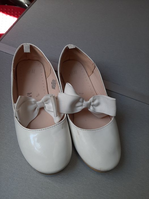 Balerinki białe lakierowane 33
