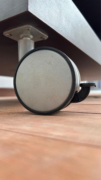 Movel Tv /Audio, wengue, com rodizios, como novo!!