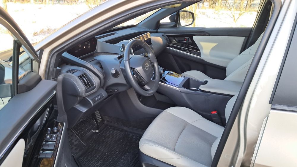 Продам Toyota BZ4X