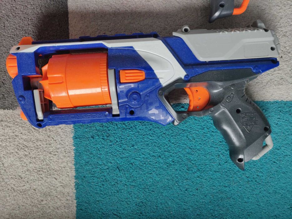 Pistolety NERFY 5 szt. kolekcja, sprawne, strzałki