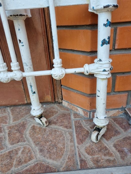 Металлическая ретро кровать.