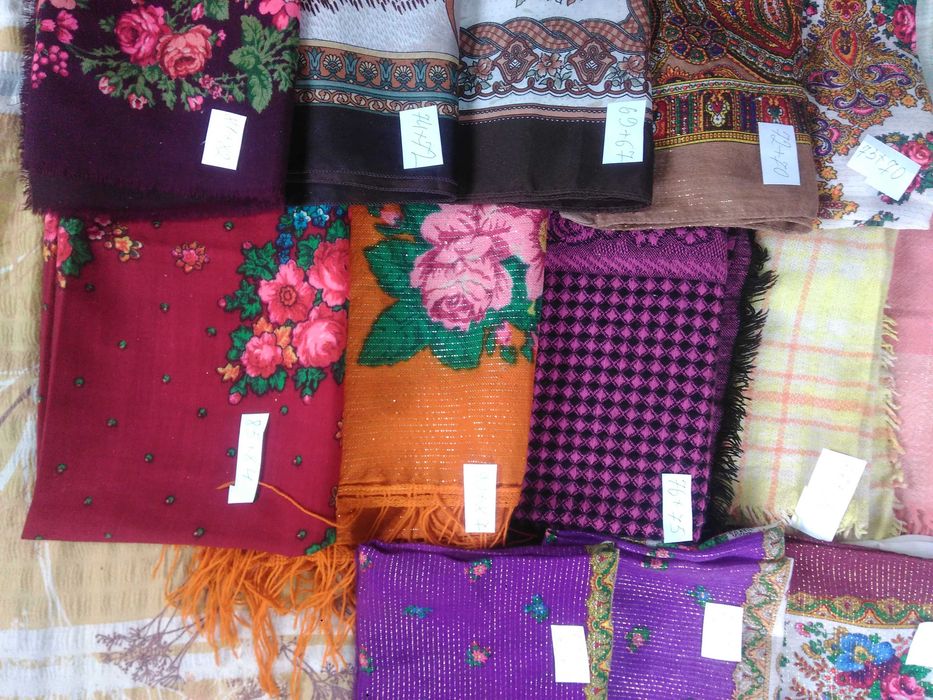 Платки с люрексом, шерстяные и другие.