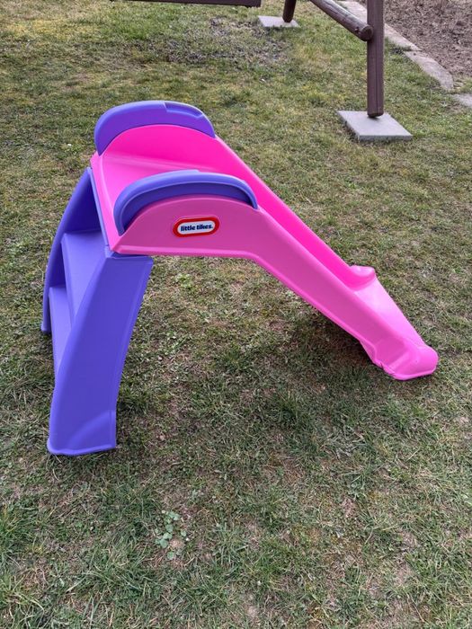 Pierwsza zjeżdżalnia little tikes