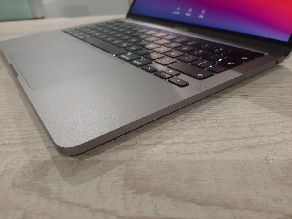 MacBook Pro 13" 2020 – 16 GB / 512 GB64354203206147123