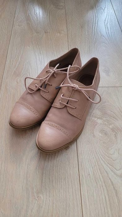 Półbuty damskie sznurowane