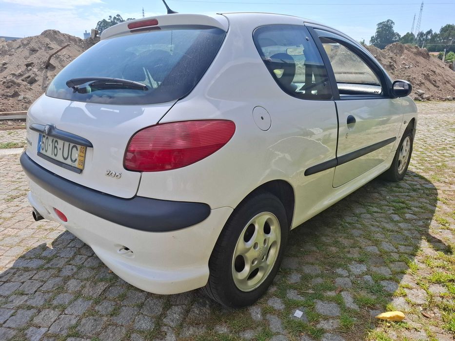 Peugeot 206 Gasolina Com A/C Estofos em Pele