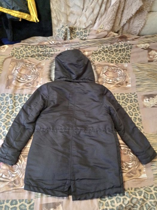 Продам зимнюю куртку на девочку