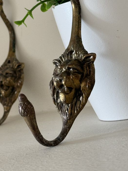 Cabide de parede dourado ( cabeca de leão) preço unitário