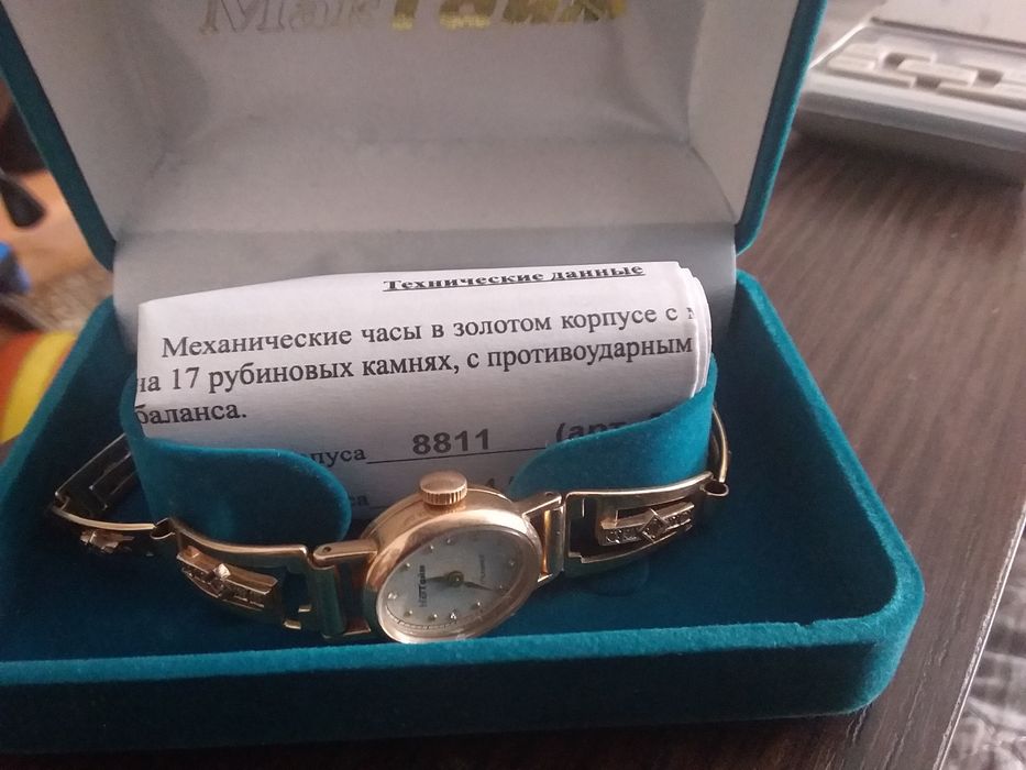 Продам золотий годинник оригінал