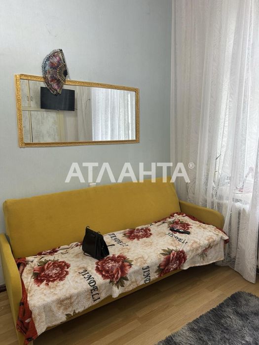 Продам двухуровневую комнату  в центре