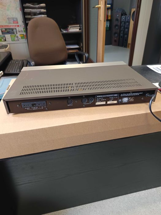 Tuner Siemens RH777 w dobrym stanie bez pilota
