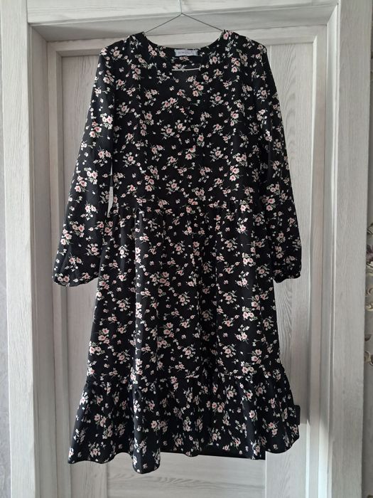 Продам 2 плаття  44-46р