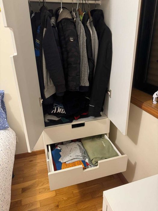 Roupeiro Branco IKEA com 3 gavetas