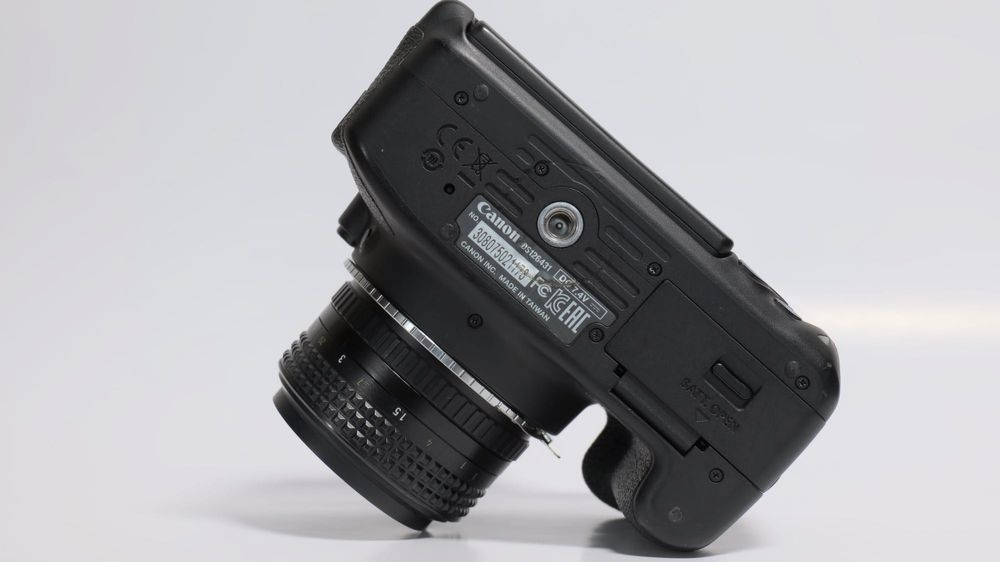 Canon EOS 700D + 2 об’єктиви + зарядний + карта пам’яті