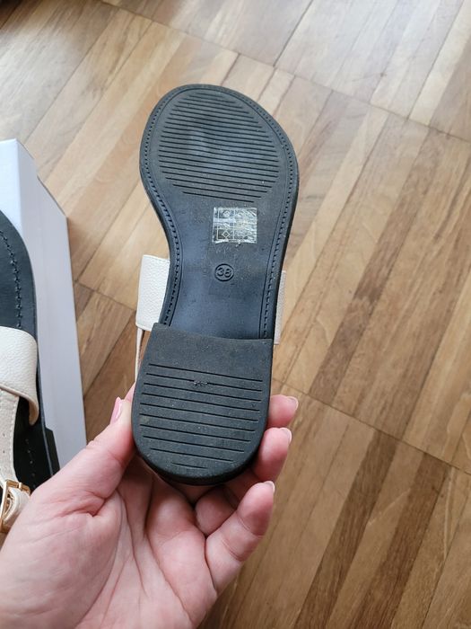 Sandały damskie beżowe rozmiar.38 płaski obcas