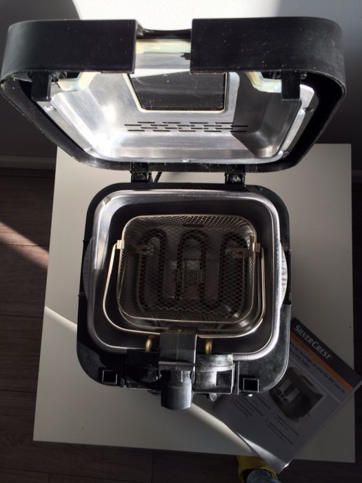 Fritadeira eletrica em bom estado otima para batata frita, rissois,..