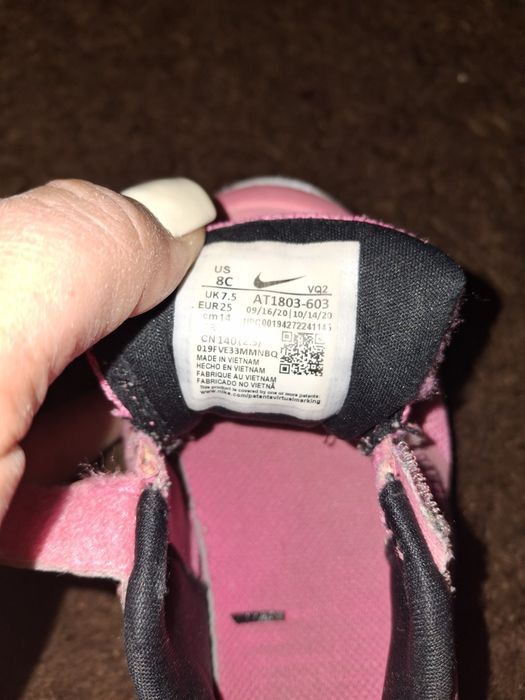 Кросівки на дівчинку 50 грн